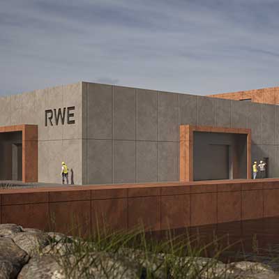 Bygningen med RWE-skrift er i moderne design med beton og kobberfarvet facader. Tre personer står nær indgangen.